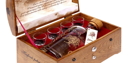 Oak Vodka Debowa in Wooden Box with 4 Shot Glasses 700ml - Liquorworld