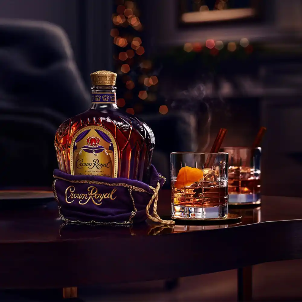 Crown-Royal-Fine-De-luxe-Blended-Canadian-Whisky-Miniature-375mL2.webp