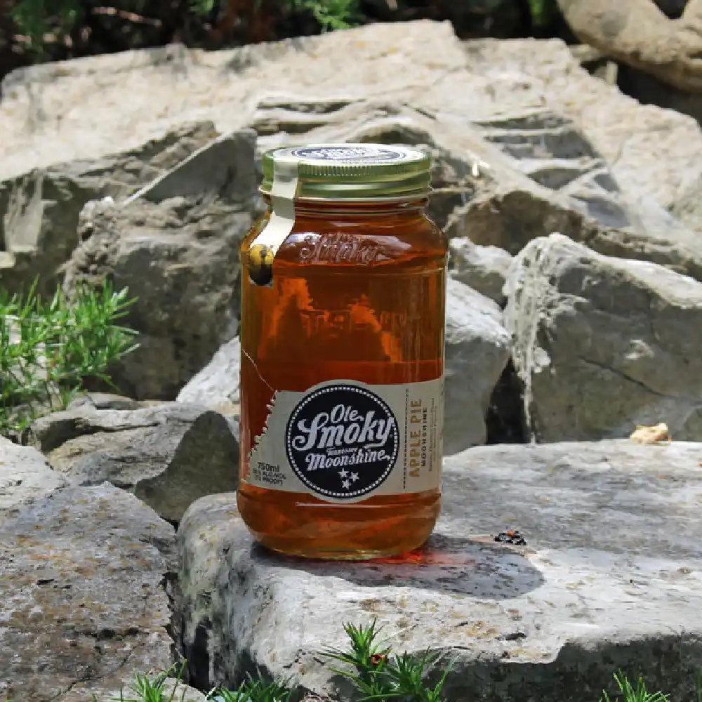 Ole-Smoky-Apple-Pie-Tennessee-Moonshine-750mL3.webp